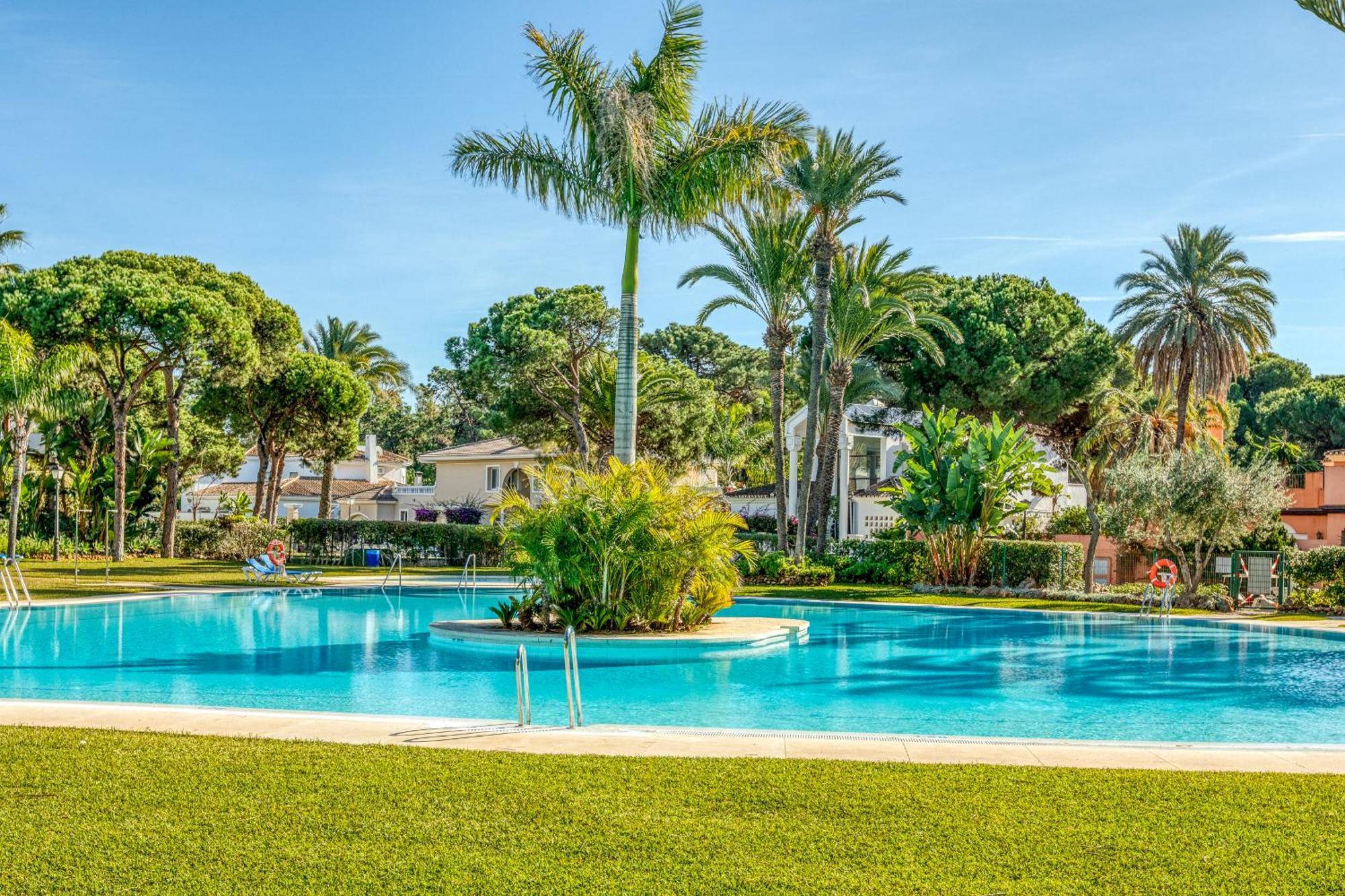 Appartamento Life El Presidente Penthouse Pool View Estepona Esterno foto